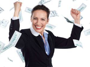 donna esulta con pioggia di banconote